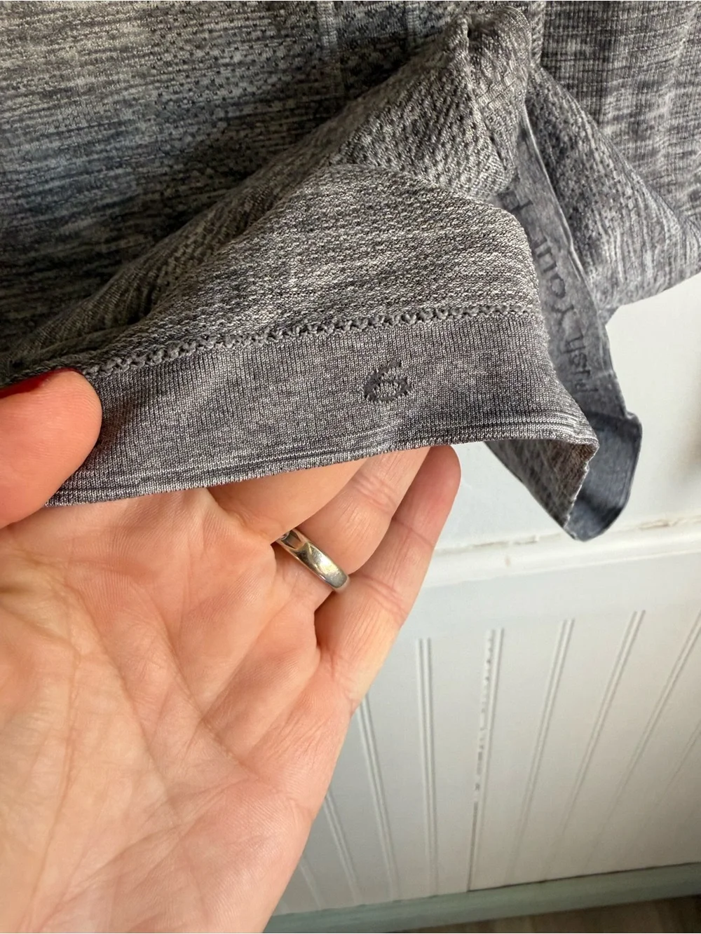 Lululemon Swiftly Tech Long Sleeve Shirt Womens 6 Gray Gym Yoga